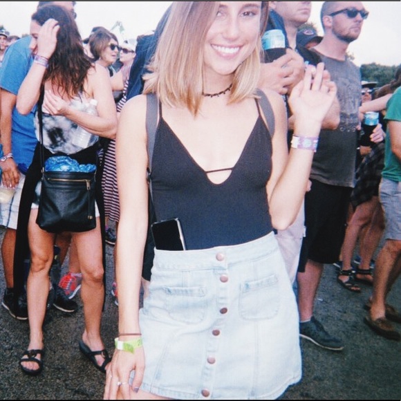 brandy melville button front denim skirt - Picture 4 of 4